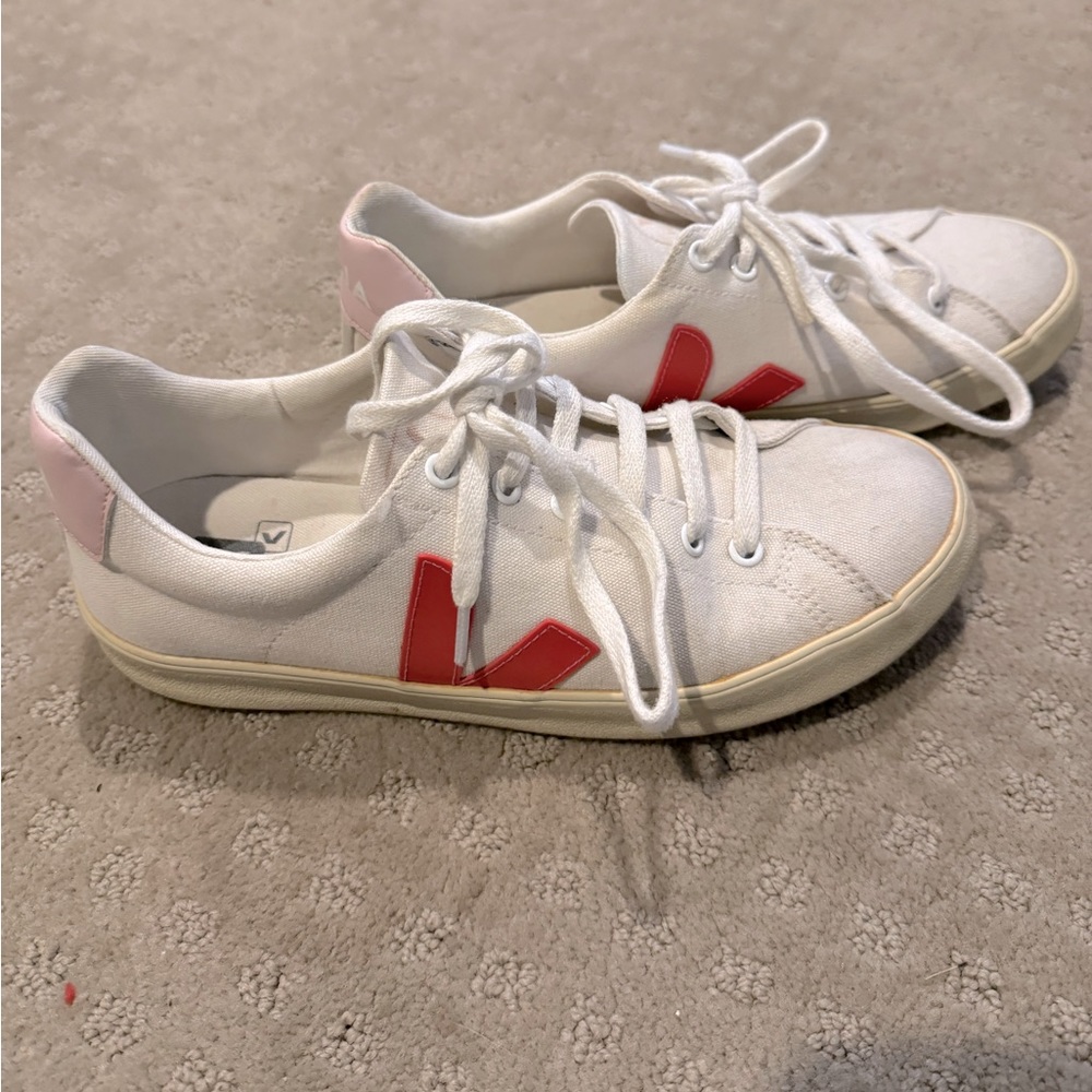 Women’s Veja Sneakers White with Pink Size 9 💕🤍